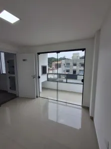 Apartamento com 2 Quartos para alugar, 61m² no Meia Praia, Navegantes