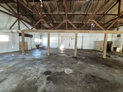Galpão / Depósito / Armazém para venda ou aluguel, 250m² no Campos Elíseos, Resende