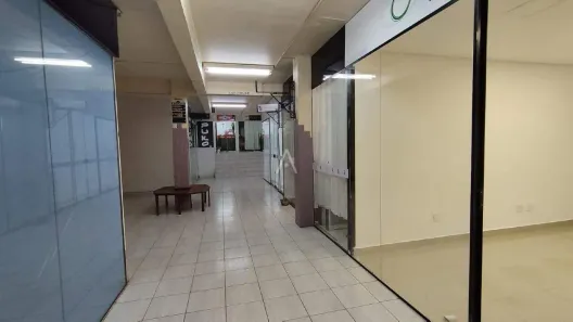Conjunto Comercial / Sala para alugar, 24m² no Centro, Toledo