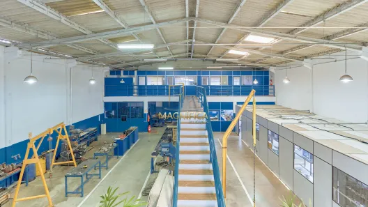 Galpão / Depósito / Armazém à venda, 725m² no Iná, São José dos Pinhais