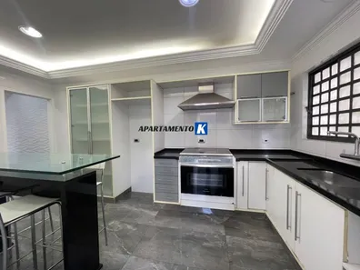 Sobrado com 4 Quartos para alugar, 246m² no Jardim Paraventi, Guarulhos