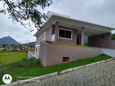 Casa de Condomínio com 3 Quartos para alugar, 200m² no Flamengo, Maricá