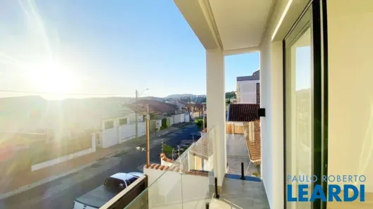 Sobrado com 3 Quartos à venda, 175m² no Jardim das Acácias, Poços de Caldas