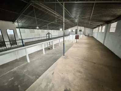 Galpão / Depósito / Armazém para venda ou aluguel, 600m² no Várzea das Moças, Niterói