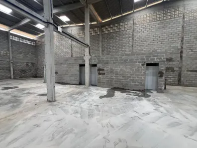 Galpão / Depósito / Armazém para alugar, 750m² no , Conde