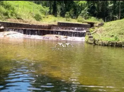 Fazenda / Sítio / Chácara com 3 Quartos à venda, 247m² no Mantiquira, Duque de Caxias