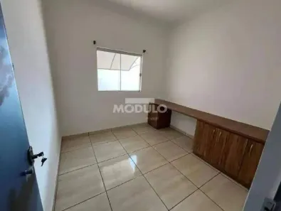 Casa com 2 Quartos para alugar, 140m² no Morumbi, Uberlândia