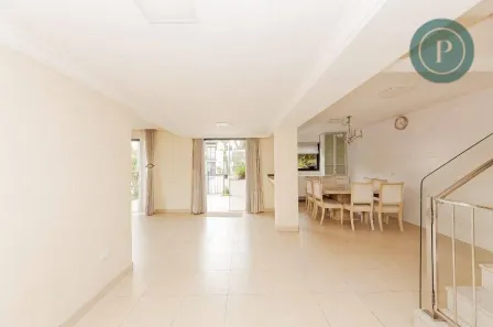 Casa de Condomínio com 4 Quartos para alugar, 280m² no Santa Cândida, Curitiba