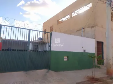 Loja / Salão / Ponto Comercial com 6 Quartos à venda, 260m² no Independência, Montes Claros