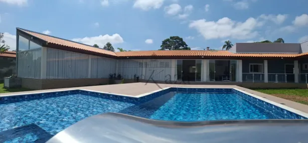Fazenda / Sítio / Chácara com 3 Quartos à venda, 370m² no Chácara Marambaia, Caçapava