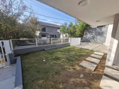 Casa de Condomínio com 3 Quartos para alugar, 279m² no Terras do Madeira, Carapicuíba