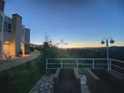 Casa de Condomínio com 5 Quartos para venda ou aluguel, 2500m² no , Campos do Jordão