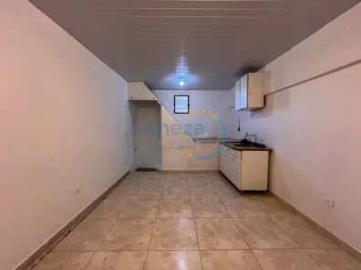 Galpão / Depósito / Armazém para alugar, 22m² no Centro, Londrina