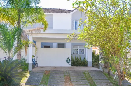 Casa de Condomínio com 3 Quartos para alugar, 180m² no Morada da Colina, Resende