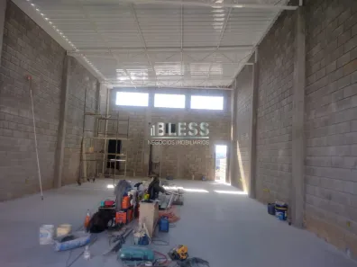 Loja / Salão / Ponto Comercial para alugar, 132m² no Vila Santa Terezinha, Várzea Paulista