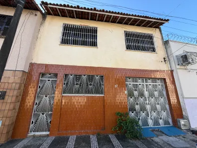 Casa com 4 Quartos para alugar, 106m² no Joaquim Távora, Fortaleza