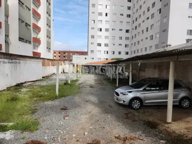Terreno / Lote / Condomínio para alugar, 560m² no Cristo Rei, Curitiba