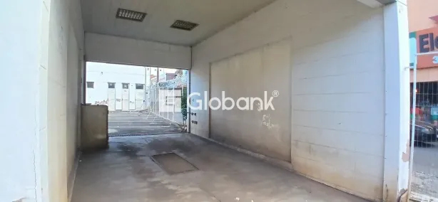 Loja / Salão / Ponto Comercial para venda ou aluguel, 708m² no Centro, Montes Claros