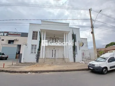 Galpão / Depósito / Armazém para venda ou aluguel, 430m² no Guarujá, Montes Claros