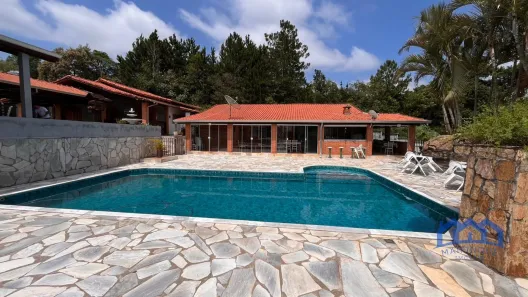 Fazenda / Sítio / Chácara com 5 Quartos à venda, 2200m² no , Mairinque