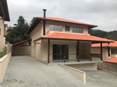 Casa de Condomínio com 4 Quartos para alugar, 250m² no Cônego, Nova Friburgo