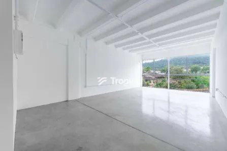 Conjunto Comercial / Sala para alugar, 50m² no Velha Central, Blumenau