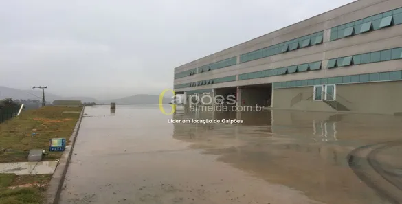 Galpão / Depósito / Armazém para venda ou aluguel, 7260m² no Mombaça, São Roque