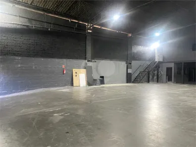 Galpão / Depósito / Armazém para alugar, 550m² no Vila Endres, Guarulhos