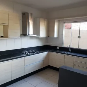 Casa com 3 Quartos para alugar, 72m² no Jardim São Clemente, Maringá
