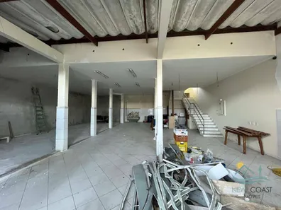 Galpão / Depósito / Armazém para venda ou aluguel, 400m² no Vila Amélia, São Sebastião