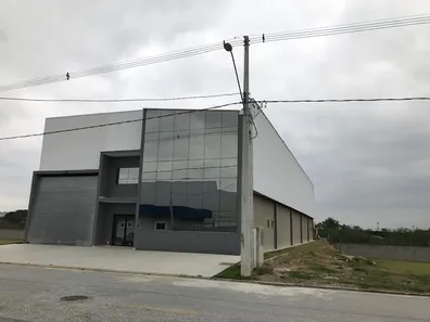 Galpão / Depósito / Armazém com 3 Quartos para alugar, 650m² no Água Quente, Taubaté
