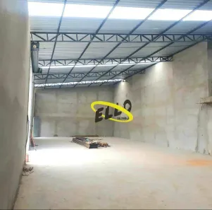 Galpão / Depósito / Armazém para alugar, 330m² no Jardim Arco-Íris, Cotia