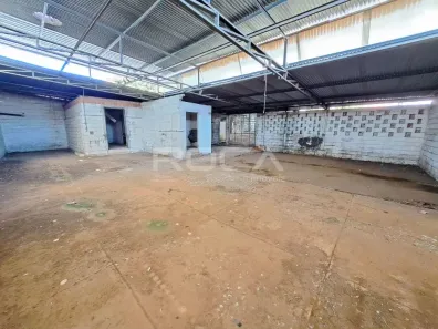 Galpão / Depósito / Armazém para venda ou aluguel, 760m² no Jardim Munique, São Carlos
