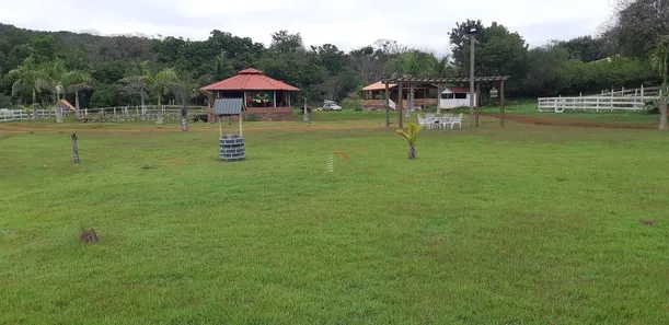 Fazenda / Sítio / Chácara com 3 Quartos à venda, 200m² no Centro, Ibiporã