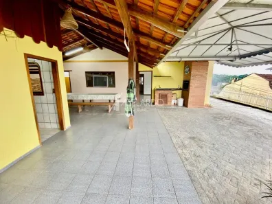 Casa com 3 Quartos para alugar, 219m² no Água Verde, Blumenau