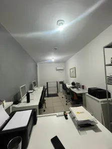 Loja / Salão / Ponto Comercial à venda, 50m² no Industrial, Camaçari