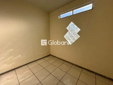 Casa com 4 Quartos para alugar, 110m² no Sagrada Família, Montes Claros