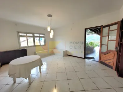 Casa com 4 Quartos para alugar, 200m² no Água Verde, Blumenau