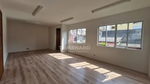 Conjunto Comercial / Sala para alugar, 48m² no Centro, Irati