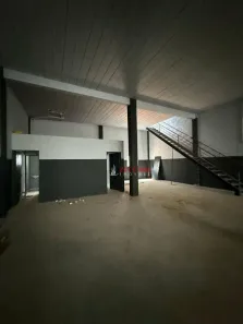 Galpão / Depósito / Armazém para alugar, 527m² no Jardim Jóia, Arujá
