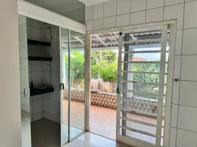 Casa de Condomínio com 4 Quartos para alugar, 230m² no Jardim Decolores, Trindade