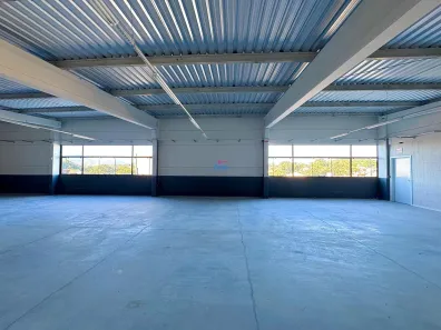 Conjunto Comercial / Sala para alugar, 240m² no Do Salto, Blumenau