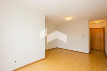 Apartamento com 3 Quartos para alugar, 77m² no Cristo Rei, Curitiba