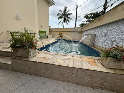 Sobrado com 3 Quartos para alugar, 131m² no Jardim Cunhambebe (Vicente de Carvalho), Guarujá