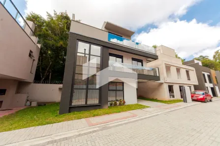 Casa de Condomínio com 3 Quartos para alugar, 172m² no Santa Felicidade, Curitiba