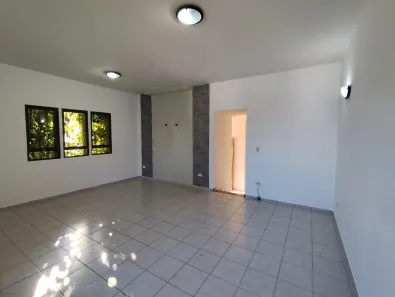 Casa com 3 Quartos para alugar, 250m² no Vila Liberdade, Presidente Prudente