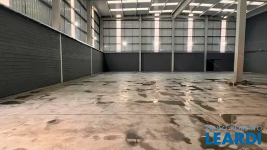 Galpão / Depósito / Armazém para alugar, 1700m² no Portão, Arujá