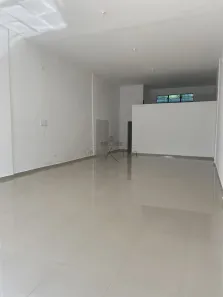 Loja / Salão / Ponto Comercial para alugar, 110m² no Loteamento Villa Branca, Jacareí