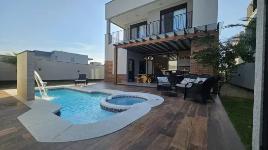 Casa de Condomínio com 4 Quartos para alugar, 310m² no Santa Regina, Camboriú