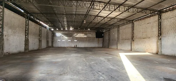 Galpão / Depósito / Armazém para alugar, 670m² no Quintas, Natal